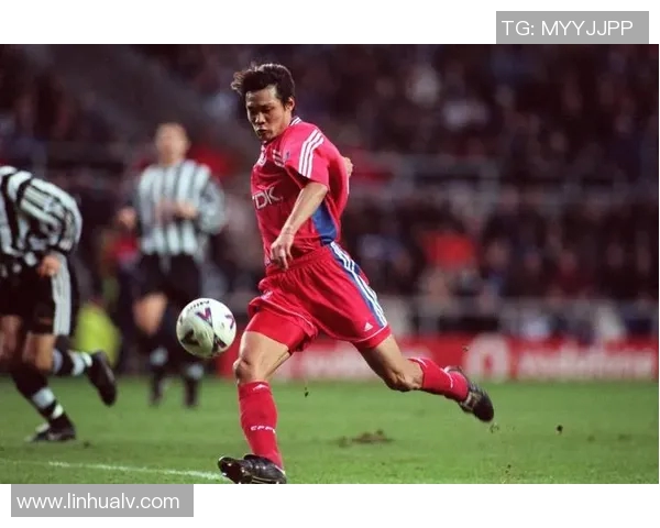 足球明星壁纸精选全景展示让你尽享球场魅力与风采